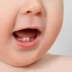 Bébé et poussée dentaire