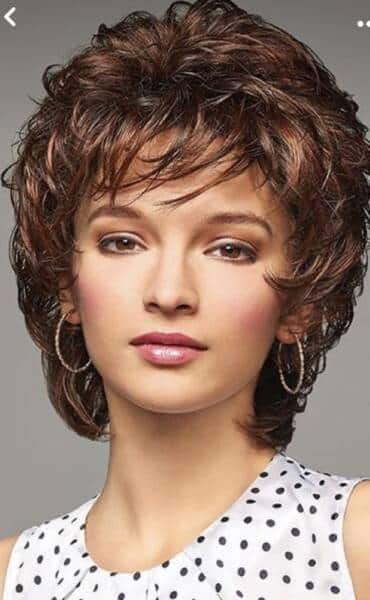 effilé pour affiner le visage à 60 ans